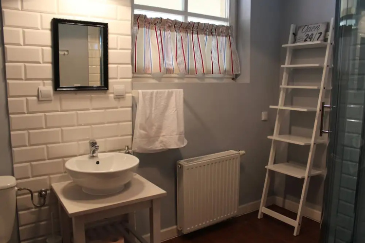 Sisters Lodge Hostel