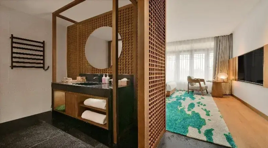 Standard Twin room with view