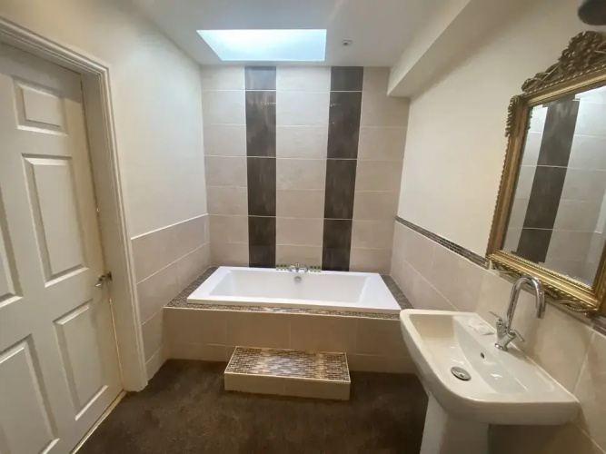 Gold Apartment