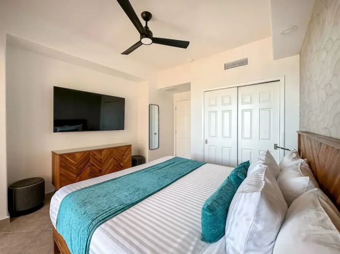 Luxury Ocean View Condo w Huge Deck