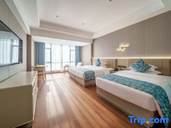 Standard Twin room with lake view