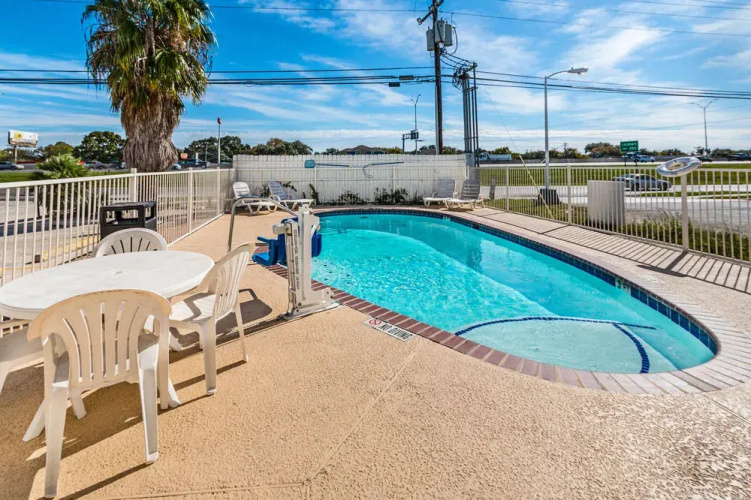 Motel 6 San Marcos TX North