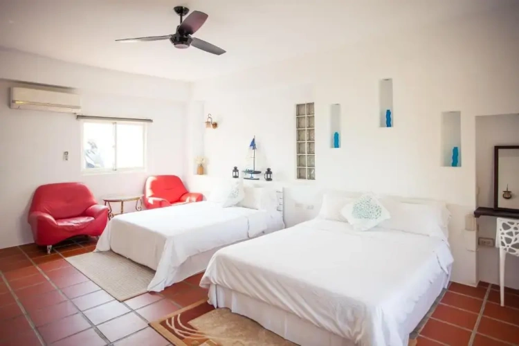 Standard Quadruple room with sea view
