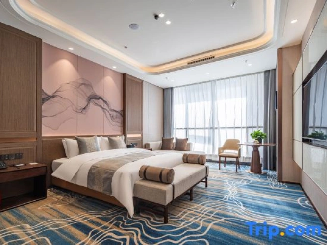 Deluxe Triple Family Suite
