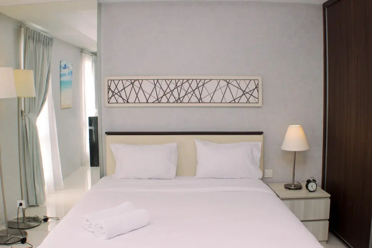 Big And Cozy Studio At Azalea Suites Apartment