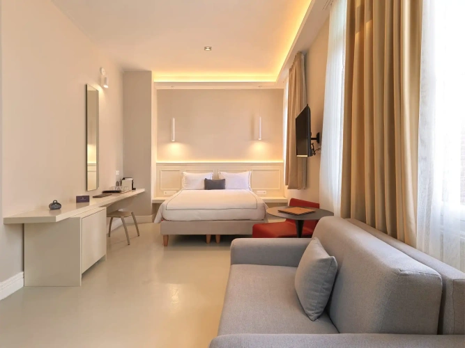 Deluxe Triple Suite with city view