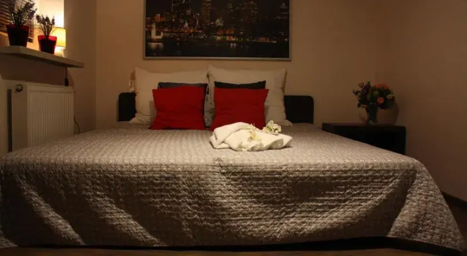 Maple Leaf Apartment