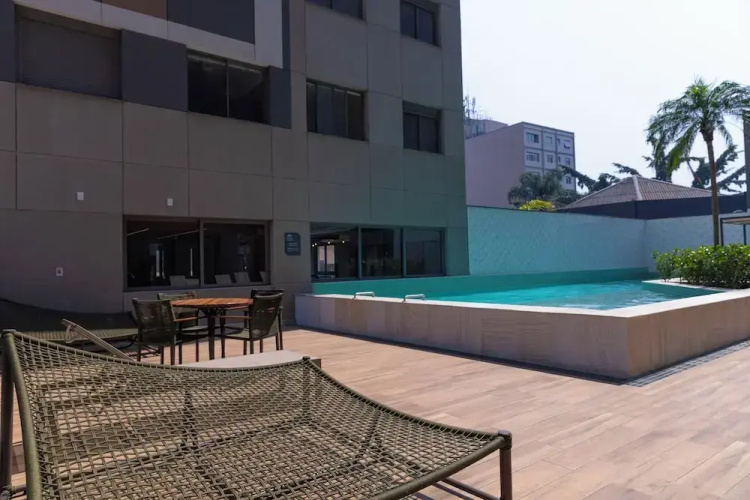 Estudio Pinheiros com piscina e academia