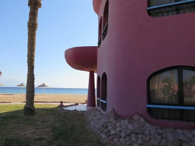 Red Villa