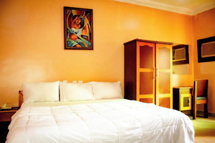 Cameo's Suites