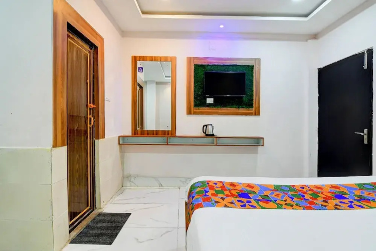 Fabhotel Seven Inn