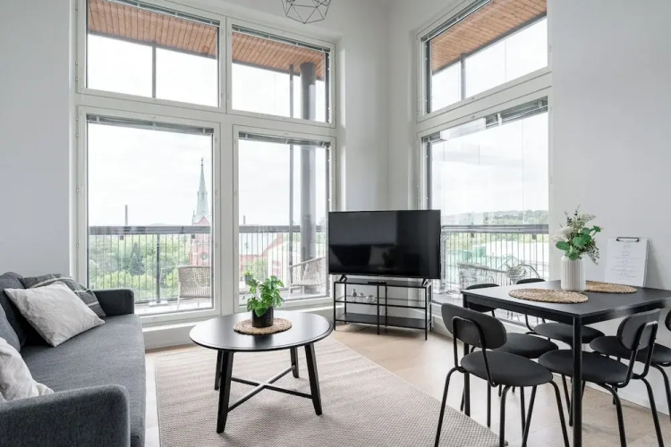 3BR Modern Loft Penthouse with Sauna & Parking