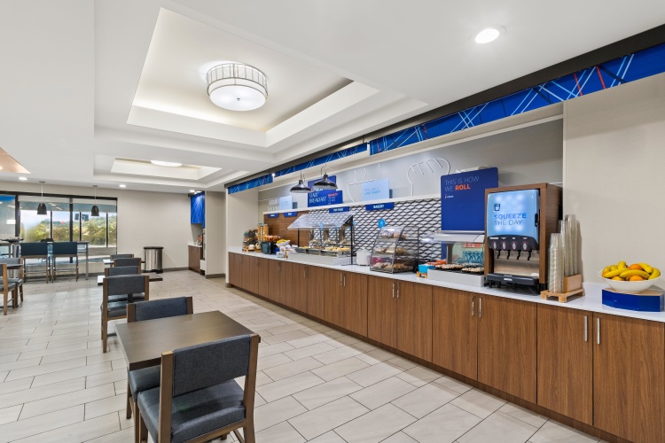 Holiday Inn Express And Suites Fairmont photo 38