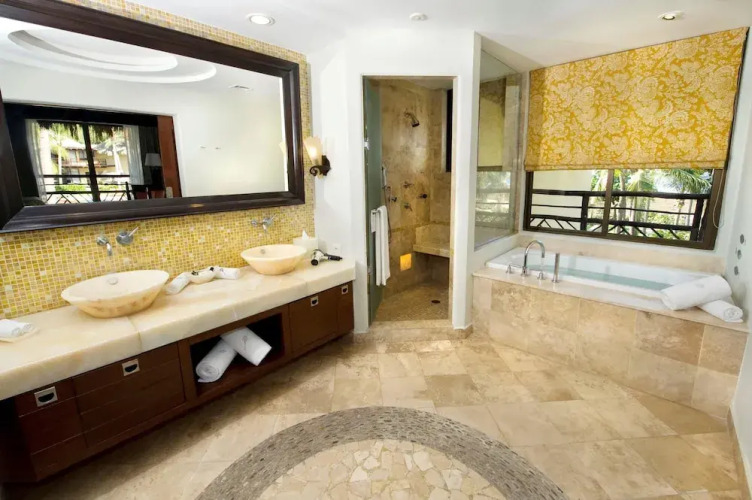 Fairmont Heritage Place Acapulco Over view