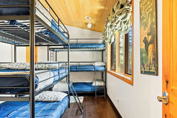 Summit Pine Lodge 4 BDR Minutes From Bear Lake!