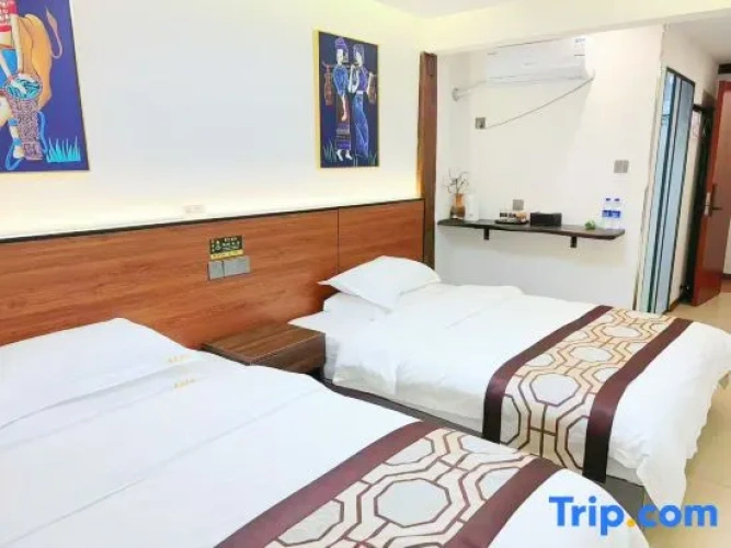 Standard Twin room with land view