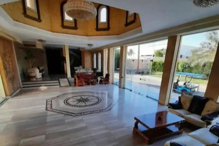Palm Beach Piazza Beachfront Apartment