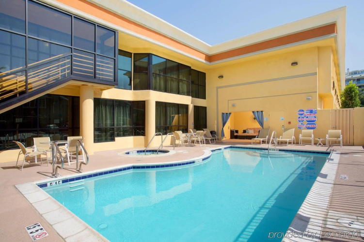Holiday Inn Express Newport Beach photo 18
