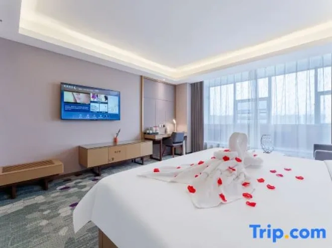 Deluxe Double room with city view