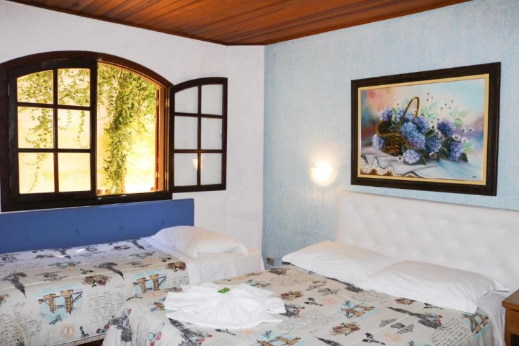 Standard Triple room
