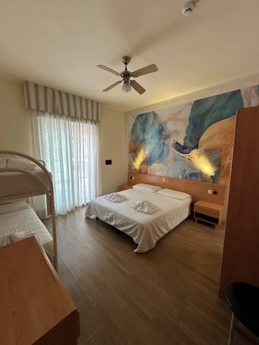 Classic Quadruple room with balcony