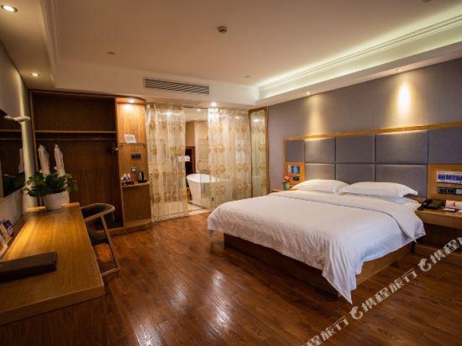 Deluxe Double Suite with lake view