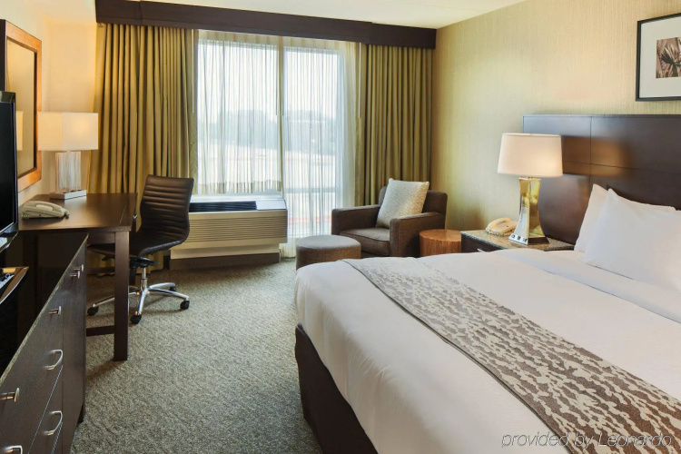 DoubleTree by Hilton Hotel Boston Bayside