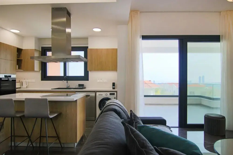 Phaedrus Living: Sea View Anna Residence 201