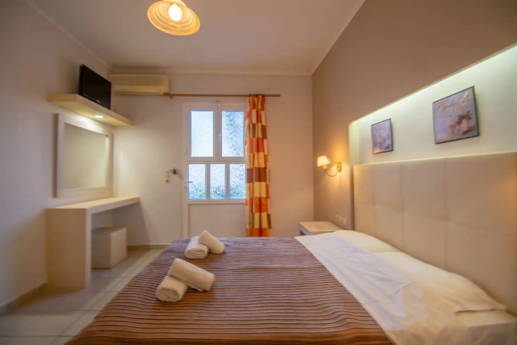 Double Basement Studio with sea view