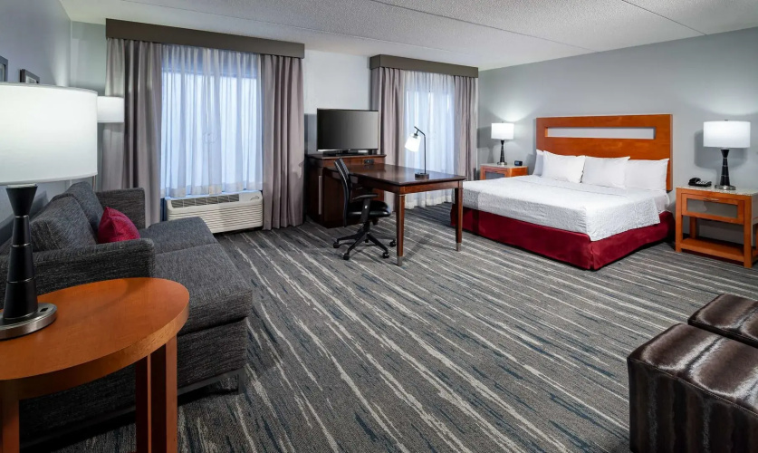 Hampton Inn & Suites St. Louis at Forest Park