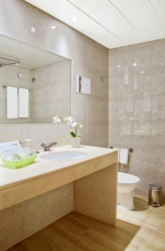1 Bedroom Apartment with balcony and with pool view