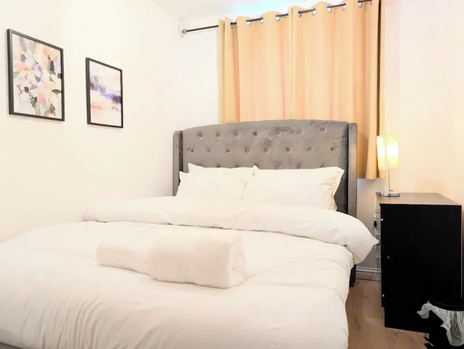 2 Bed - Sleeps 4 - Free Parking - 5 Min to Centre