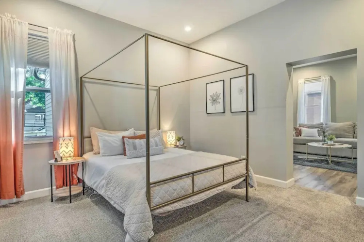 Quaint + Cozy Indianapolis Getaway w/ Yard!