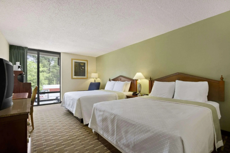 Days Inn Fayetteville-South/I-95 Exit 49