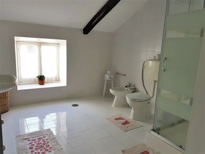 5 Bedrooms Cottage