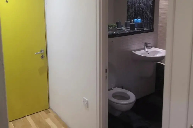 1 Bed Flat - Sleeps 2 - Parking - Wifi