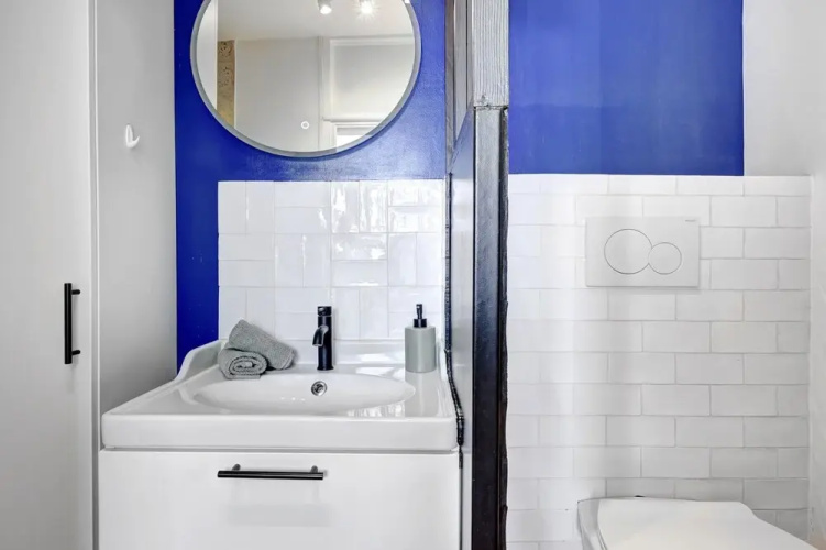 Bright 1BR Bastille Getaway - 4 Guests