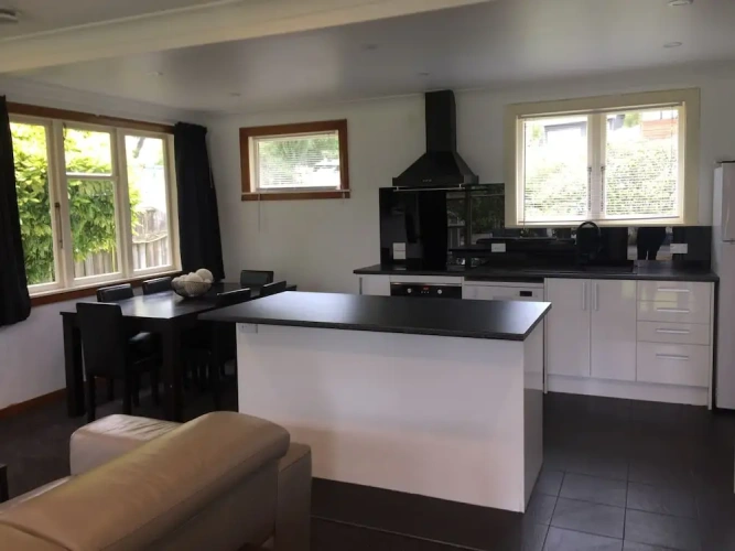 3 Bedrooms Family Cottage with garden view