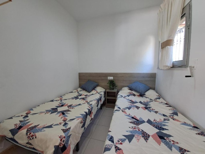 2 Bedrooms Apartment with street view