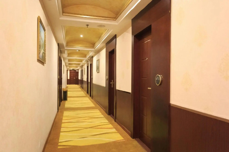 Tyrone Le Grand Large Hotel