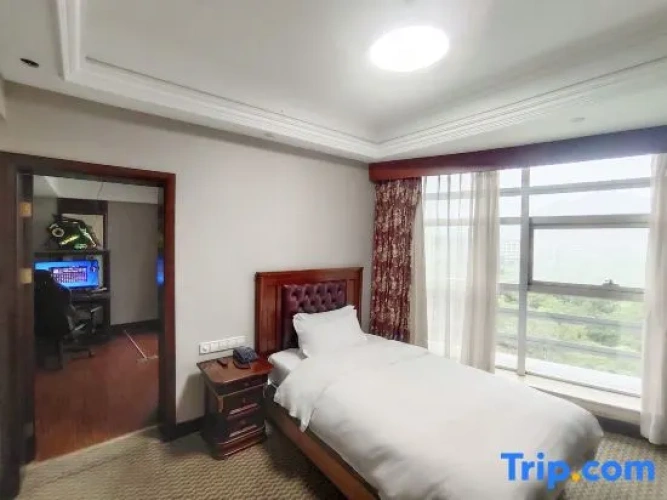 Single Suite with lake view