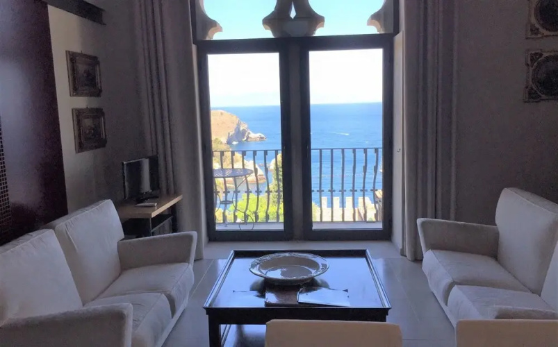 Taormina Tower Apartments