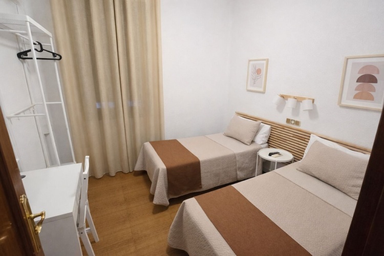 Standard Twin room with courtyard view