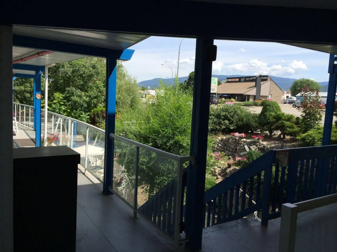Blue Stream Motel