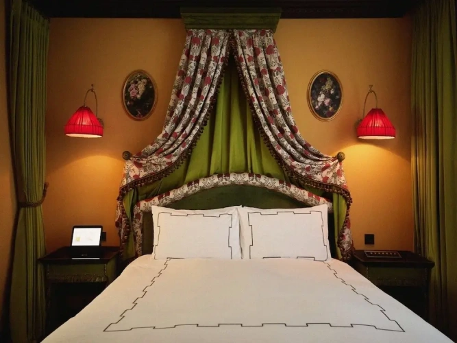 Classic Double room with city view