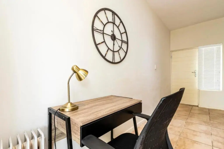 Modern Executive Unit