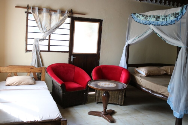 Standard Triple room with pool view