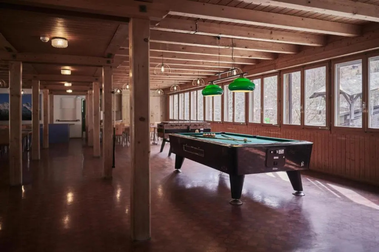 Alpine Base Hostel - Adults only