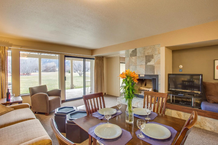 Wapato Point Resort