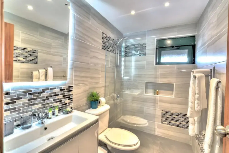 Beach Apartment 10mbps internet & Smart TV's